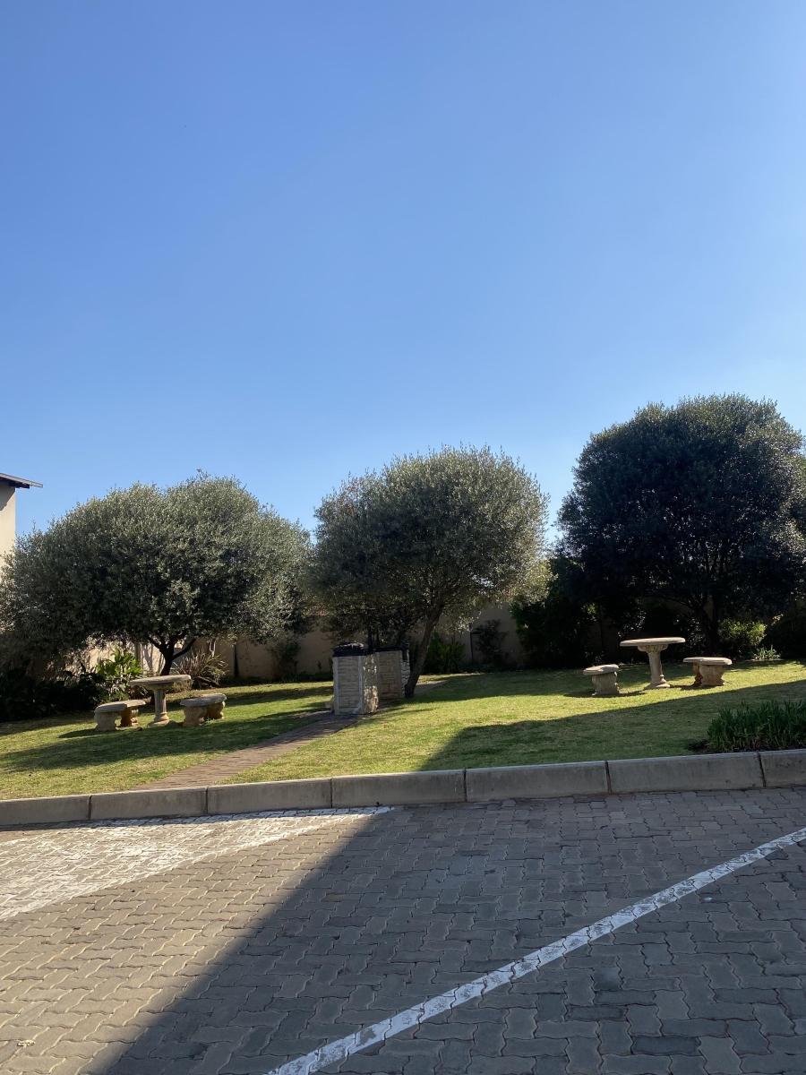 2 Bedroom Property for Sale in Gateway Manor North West